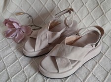 NEU / MJUS /