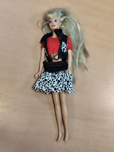 Barbie hasbro made in - hasbro?,