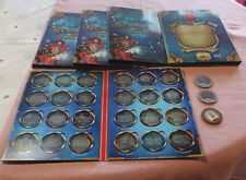 Konvolut 337 - 5 Sammelalben,Magische Medaillons leer mit 3 Medaillen ,Emte