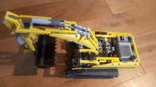 LEGO Technik Raupenbagger 8043  Vitrinen Modell