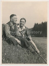 146810: Graf Luckner, Erinnerungsfoto mit Hans Hass (Dokumentarfilmer), 1942
