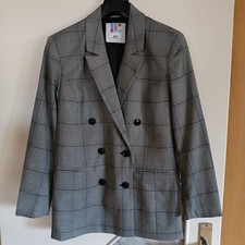 Ein Doppelreihiger Blaser in Größe 36 , für jeden Tag Kombinierbar