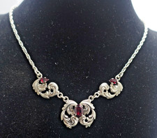 wunderbares Art Deco Granat