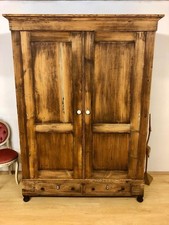 Landhausschrank im Shabby Chic