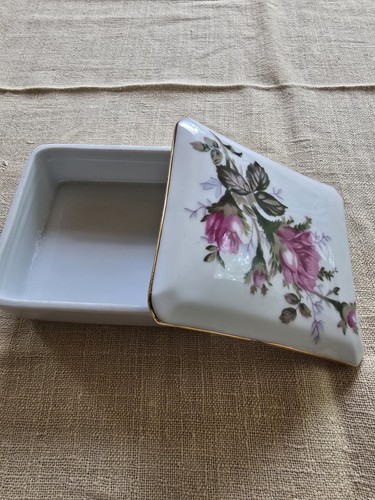 Porcelain box - porcelain,
