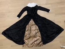 Elisabethanisches Kleid schwarz Samt mit weißer Halskrause Kragen 16. Jhd