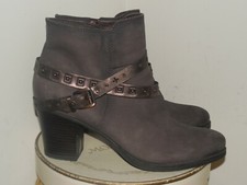 TAMARIS Gray Suede Ankle