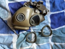 Alte Gasmaske Plus Helm