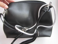 Crossbodybag Umhängetasche schwarz Leder 2 Riemen ca. 33 x 23 cm