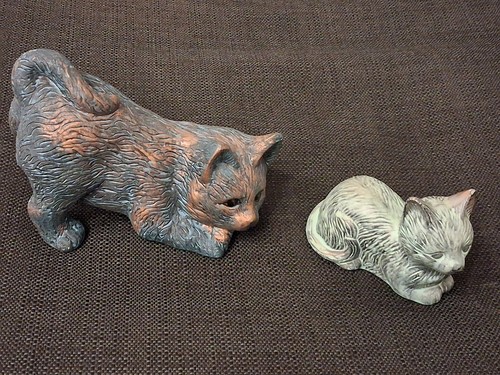 Zwei keramikfiguren katzen - zwei,