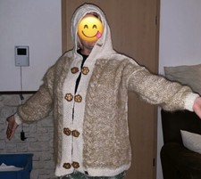 Selbstgestrickte Jacke aus