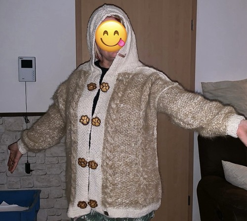 Selbstgestrickte jacke aus - selbstgestrickte,