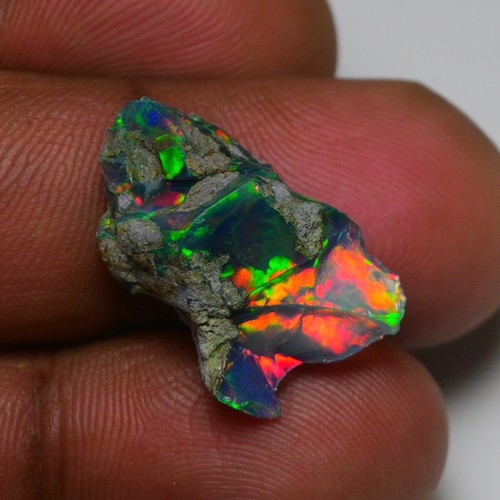 Schwarzer opal - schwarzer, in