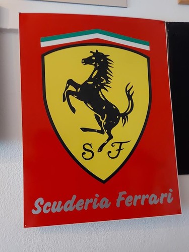 Ferrari logo auf - ferrari, rotem