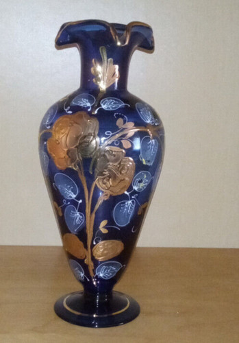 Kobaltblaue vase mit gewelltem - vase,