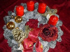 Weihnachtskranz in Rot  mit 4 Kerzen  sehr Schön 
