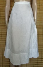 WEISSER UNTERROCK - SPITZE -