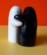 Schwarz & Weiß Umarmende Geister Salz & Pfefferstreuer Alberto Mantilla Mint US