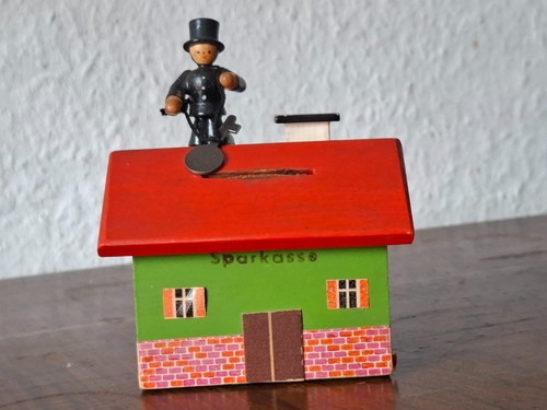 Alte spardose haus - /,
