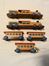 Alter Holzzug - 2 Loks - 3 Waggons - 30er Jahre - altes Spielzeug - Zug (A)