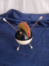 Sputnik Brezelhalter mit Bast Untersetzer