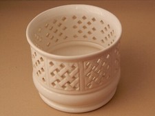 Blumentopf mit Rattan-Muster weiß Keramik Außendurchmesser 14 cm / Höhe 11,5 cm