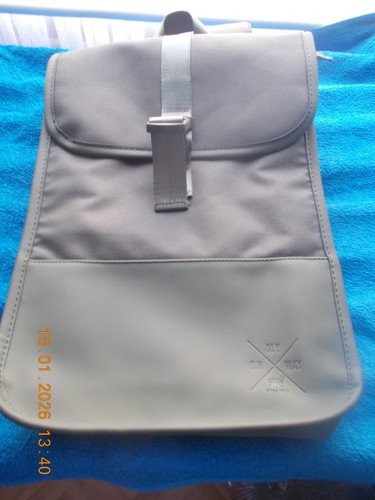 Neuer grauer rucksack modell - neuer,,