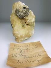 Pyrit auf Calcit von