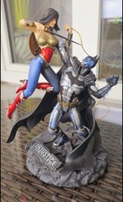 DC INJUSTICE GODS AMOMG US BATMAN vs. WONDER WOMAN STATUE / WARNER BROS. 2013...