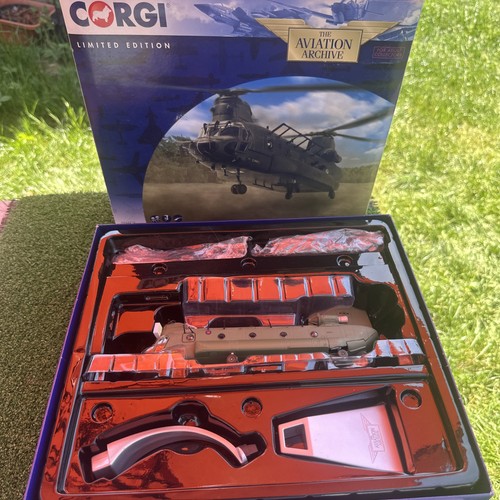 Corgi boeing vertol chinook - boeing-vertol,