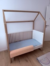 Baby bzw Kleinkind Hausbett von Pinolino, Modell Larsson Komplett mit Matratze