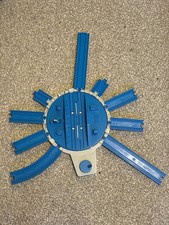 Tomy Thomas Trackmaster Lokschuppen Drehscheibe und Gleise Handkurbel funktionstüchtig