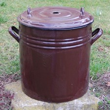 großer alter Einkochtopf