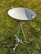 Großes Vogelbad auf stabilem