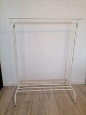 Weißer Garderobenständer Rigga von Ikea (Rollständer)