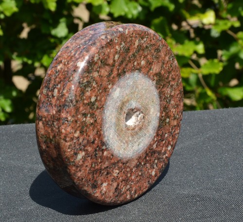 Runder sockel aus granit - aus,