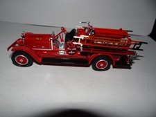SIGNATURE SERIES US FEUERWEHR STUTZ MODEL C 1924 MODELLAUTO 1:43 SAMMLER MODELL