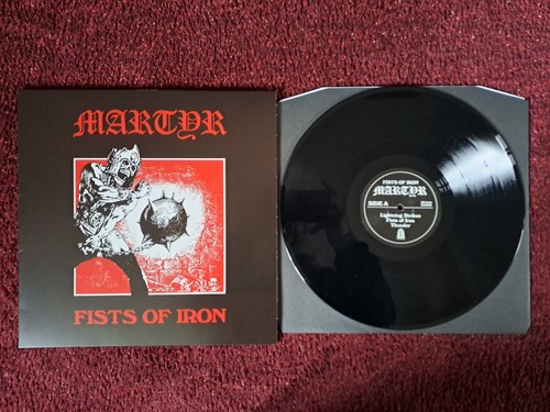 Martyr fists - -,