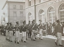 Spielmannszug spielt vor