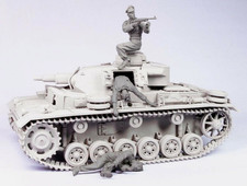 32 " Verwundete deutsche Panzersoldaten beim Ausboten "TANK  in 1/35 RESIN