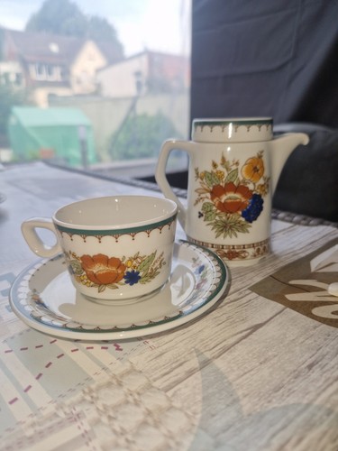 Kleine mokkatasse und - kleine,