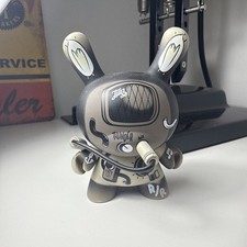 KIDROBOT DUNNY 2013 WEITERENTWICKELT MCBESS GITARRENVERSTÄRKER VERSTÄRKER DESIGNER KUNSTSPIELZEUG #2