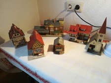 Konvolut HO, Dorf bestehend aus 6 Gebäuden mit Kirche und Bahnhof, (7)