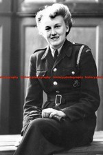 F007400 Frau im Zivilschutz