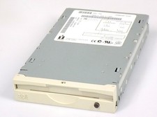 Iomega Z250 ATAPI 0004693D IDE 40-Pin 250MB ZIP Drive Laufwerk Beige Blende