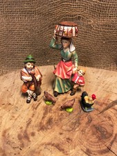 Krippenfiguren Magd mit Hirtenknabe und Hühner Krippenzubehör