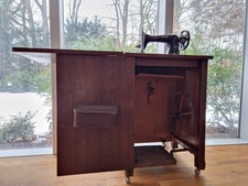 Historische Nähmaschine *