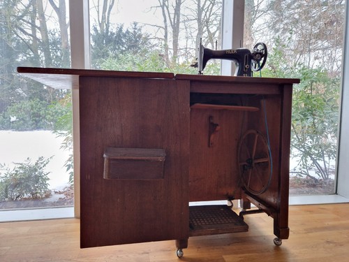 Historische nähmaschine - nähmaschine, *