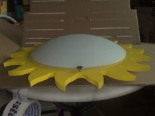 Zicoli-Milchglas Decken-/ Wandlampe rund,  Holz-Sonnenform zweiflammig 47cm.