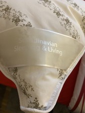 Schöne Kopfkissen zwei Stück  Neuwertig 40 x 80 CM nur 2  Nächte benutzt worden